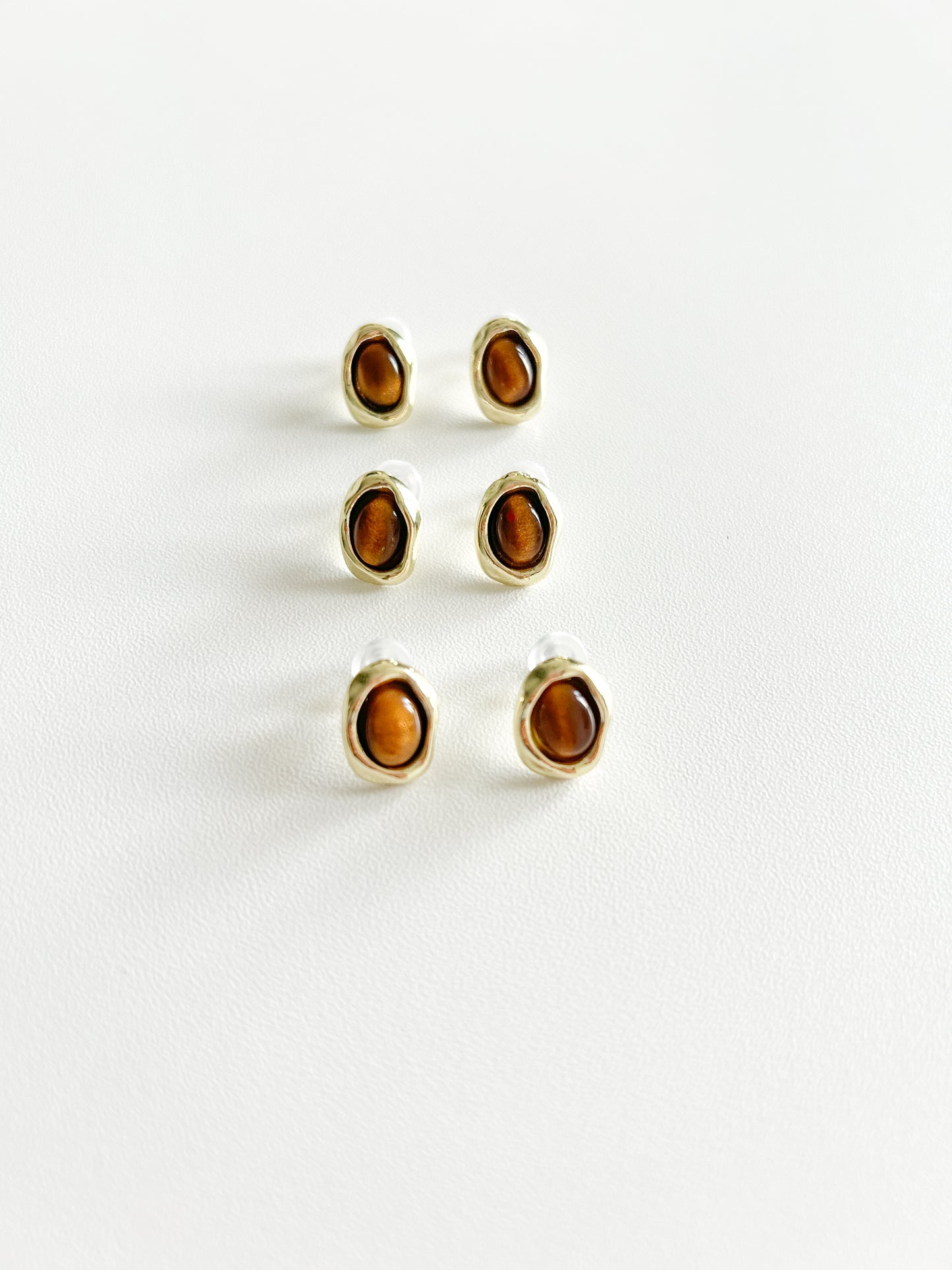 Cocoa Round Studs