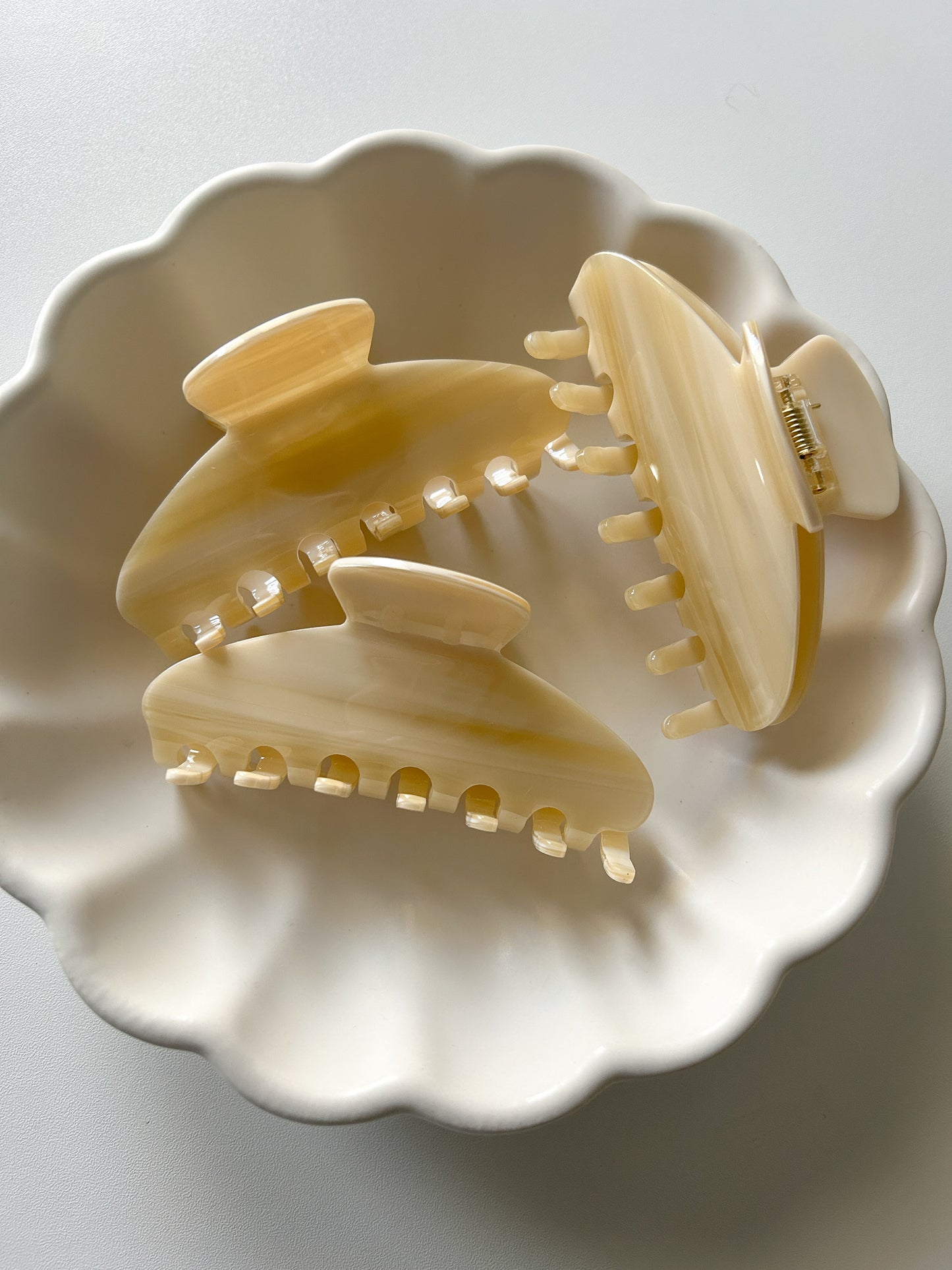 Ravello Cream Claw Clip