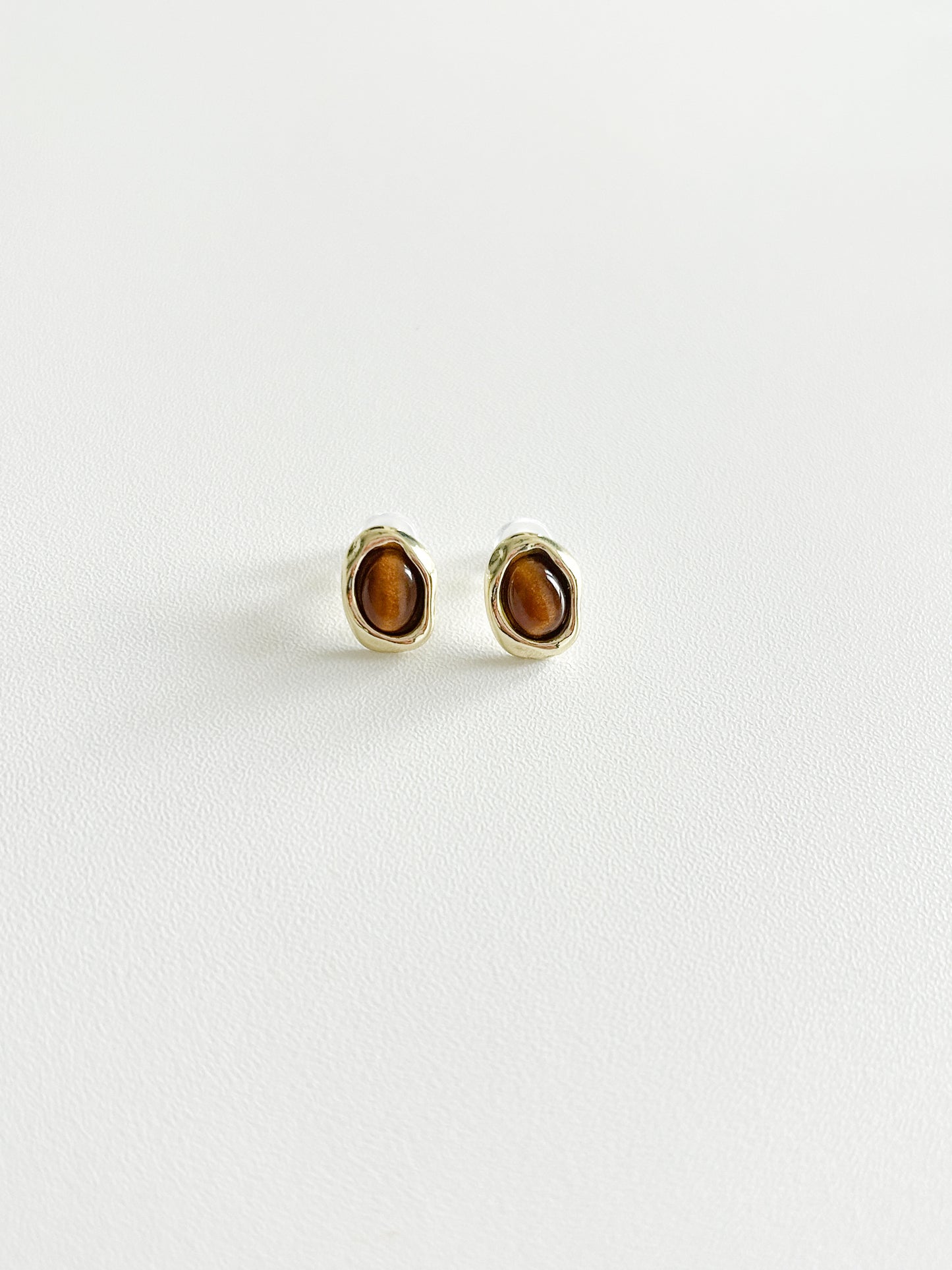Cocoa Round Studs